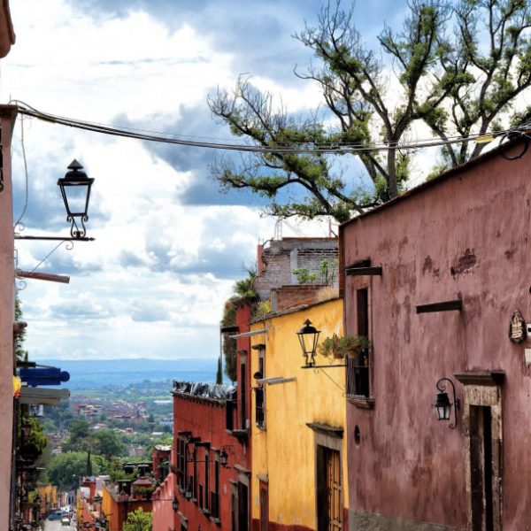 Oleo-Residencias-Resort-Zirandaro-San-Miguel-de-Allende-Calle-slide02